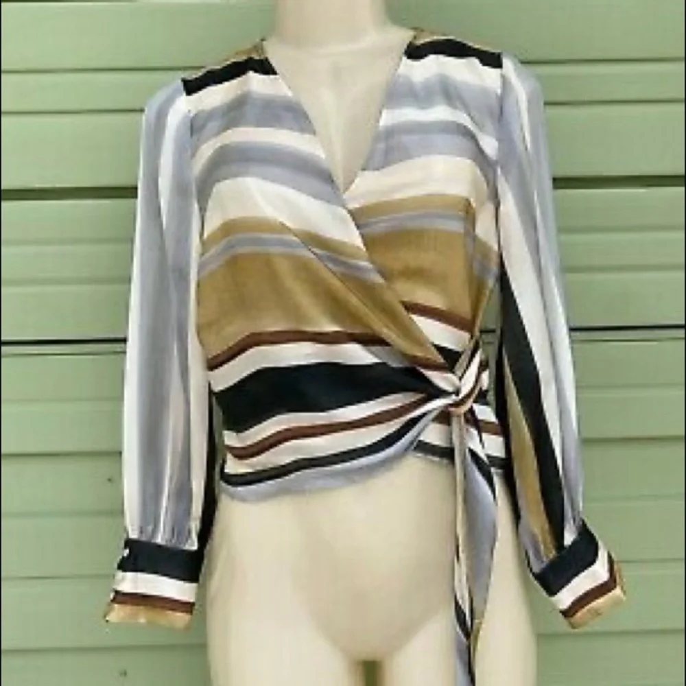 Sateen wrap blouse - Picture 7 of 11